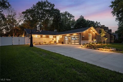 2742 Horseshoe Boulevard, Westlake, OH 44145 - #: 5156507