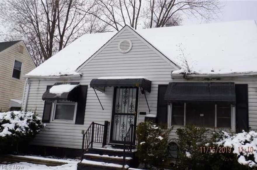 Single-family investment property. 3 bed 1 bath. Owner selling as-is and won't be making any repairs.