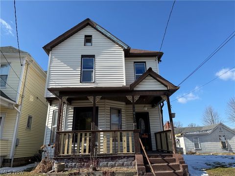 Photo of 1615 Beaver Street, Parkersburg, WV 26101 (MLS # 5186495)