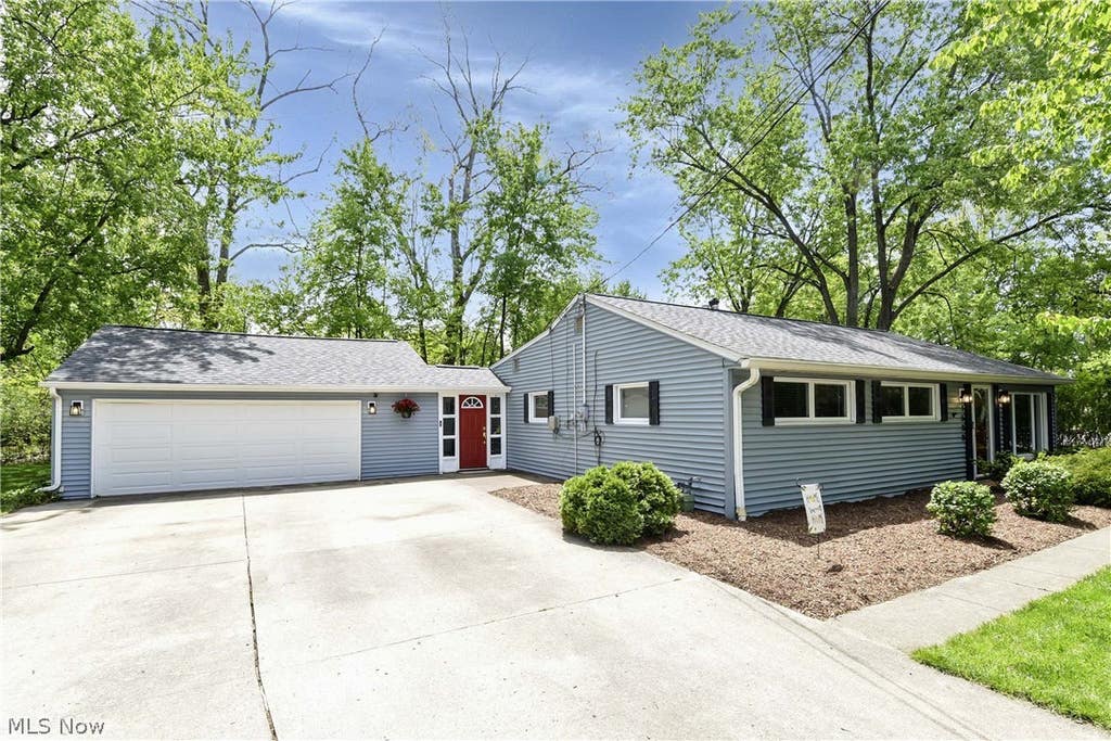 Photo of 1600 Ridgewood Court, Twinsburg, OH 44087 (MLS # 5216455)