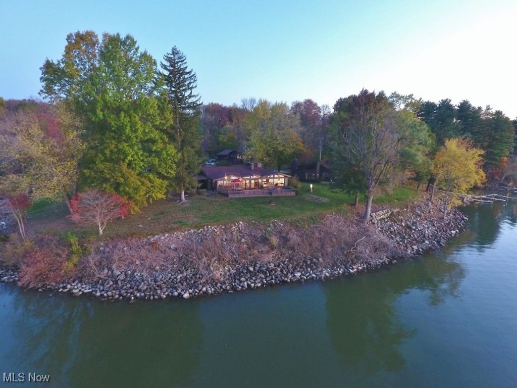 Photo of 2258 Laurel Drive SW, Sherrodsville, OH 44675 (MLS # 5167900)
