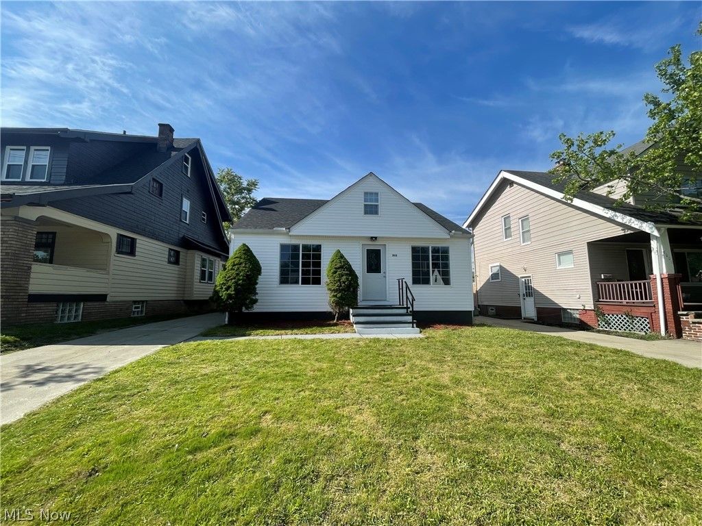 Photo of 7915 Snow Road, Parma, OH 44129 (MLS # 5214945)