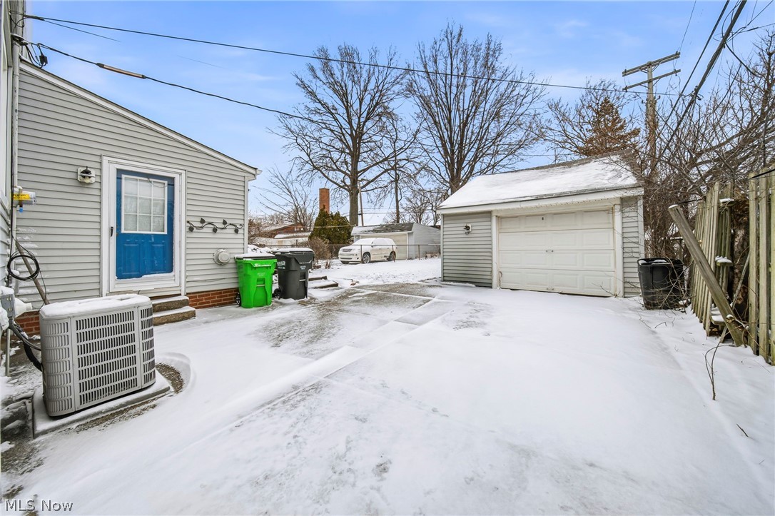 Knickerbocker Land Cos Bungal - Residential