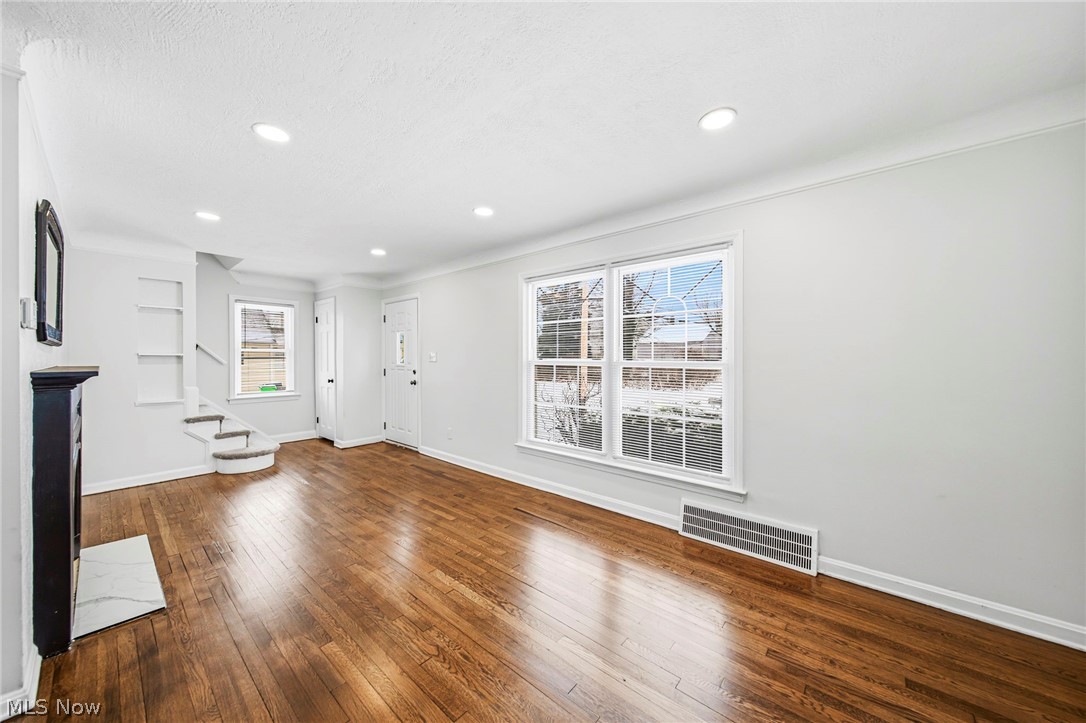 Knickerbocker Land Cos Bungal - Residential