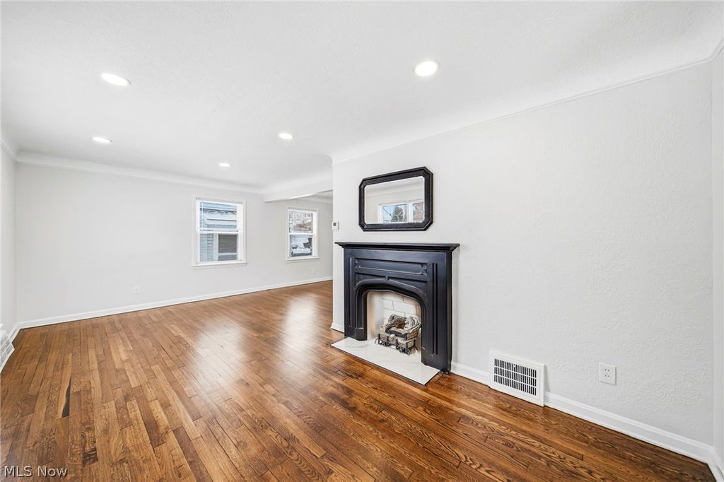 Photo of 291 E 204th Street, Euclid, OH 44123 (MLS # 5188209)