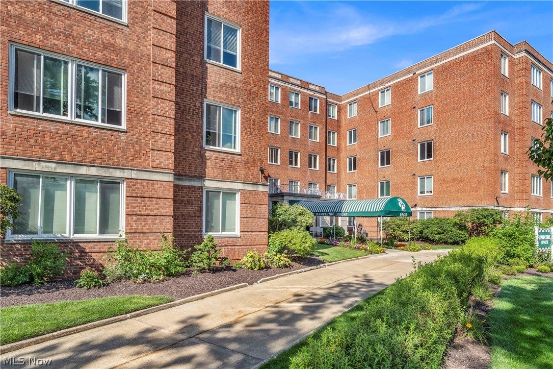19425 Van Aken Boulevard 207