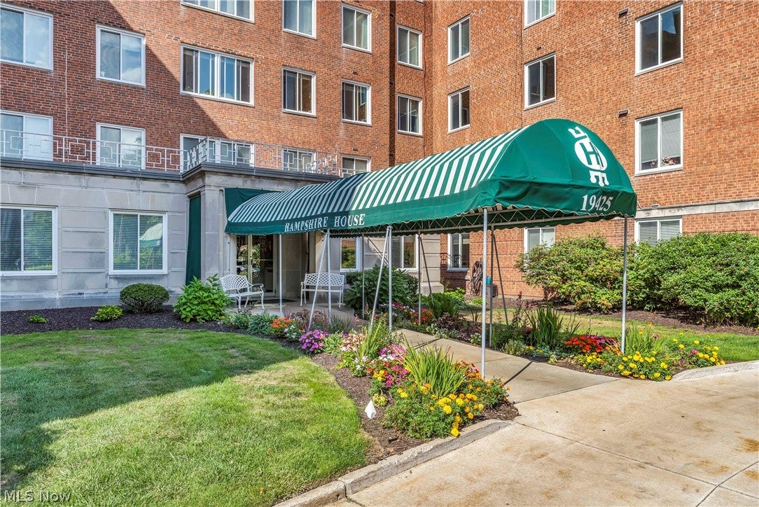 19425 Van Aken Boulevard 207