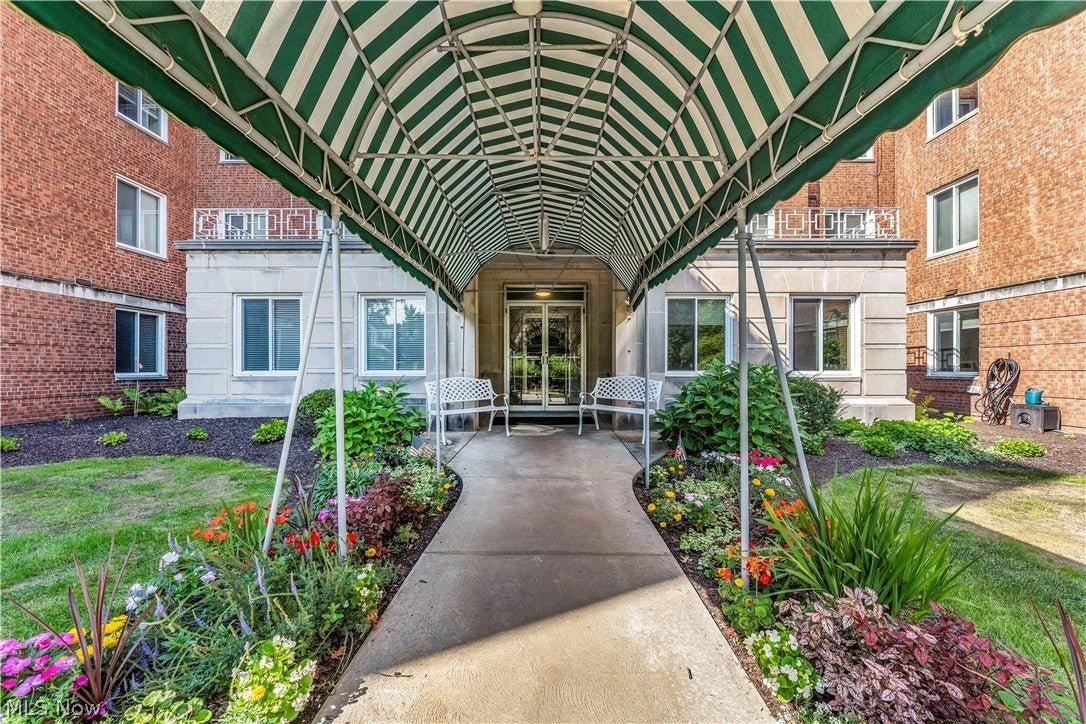 19425 Van Aken Boulevard 207