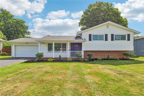 Homes For Sale - 6305 Meadowbrook Drive<br/> Mentor, OH 44060