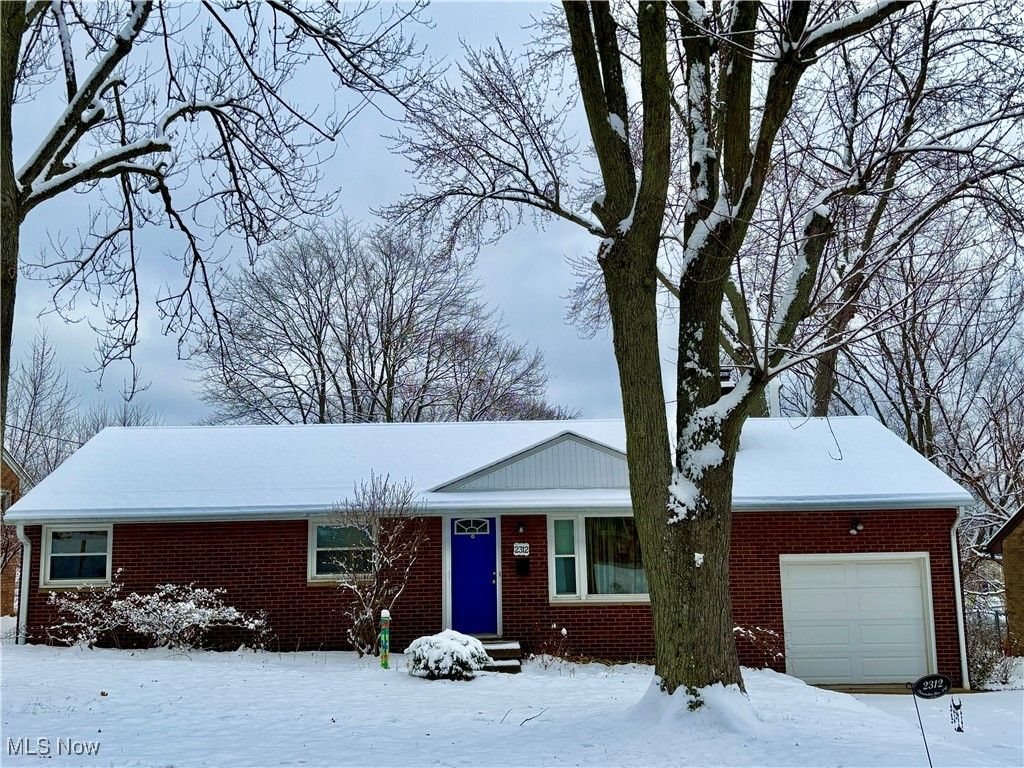 Photo of 2312 Clarendon Avenue NW, Canton, OH 44708 (MLS # 5174383)