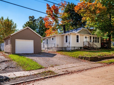 Photo of 210 Frederick Street, Medina, OH 44256 (MLS # 5255622)