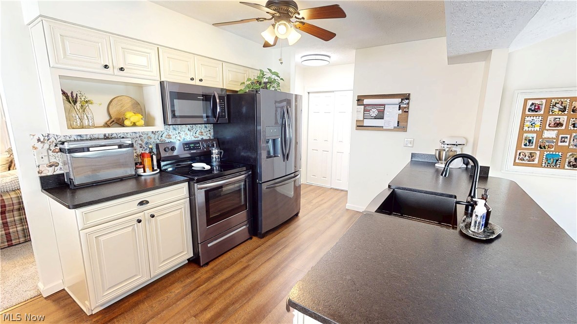 552 Vesely Court