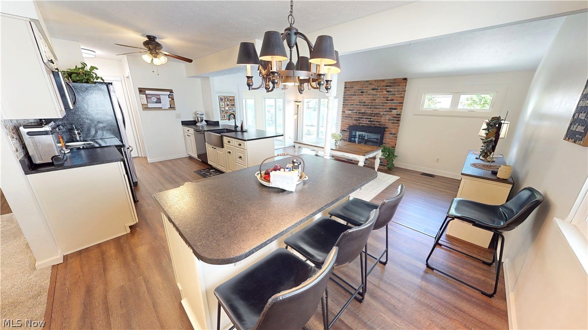552 Vesely Court