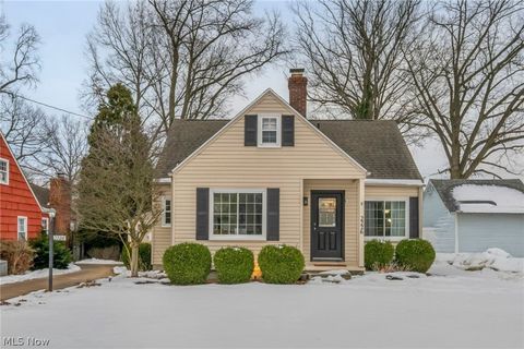 Homes For Sale - 2226 Quayle Drive<br/> Akron, OH 44312