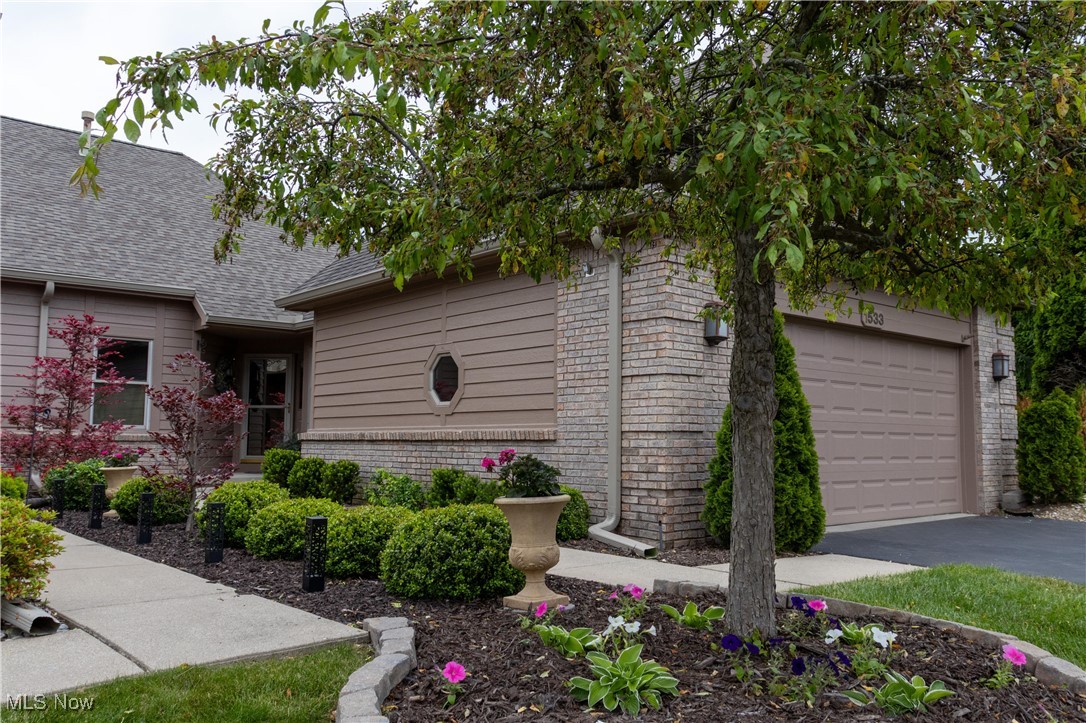 1533 Eaglebrook Road, Toledo, Ohio image 2
