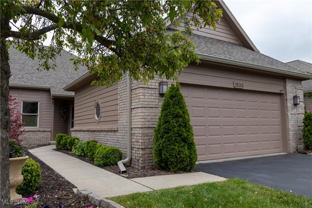 1533 Eaglebrook Road, Toledo, Ohio image 1