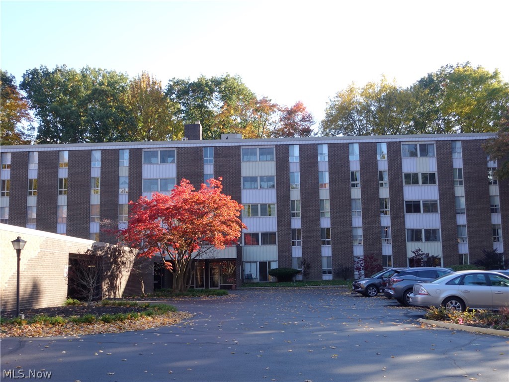 Amazing 1 bedroom first floor walk out condo at Silver Lake Towers! Updated kitchen with stainless steel appliances. Brand new carpeting throughout and vinyl flooring in the kitchen and sun room (Oct, 2019). Spacious living and dining room combination with sliders to sun room to enjoy the seasons and watch the deer roam. Newer electric panel as well. Garage space # 156