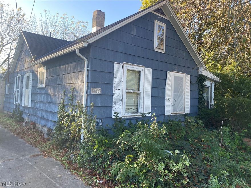 Calling all investors. This fixer upper sits on an acre of land in Sandusky, minutes from Cedar Point and downtown.  Being sold as is.  Easy to show.