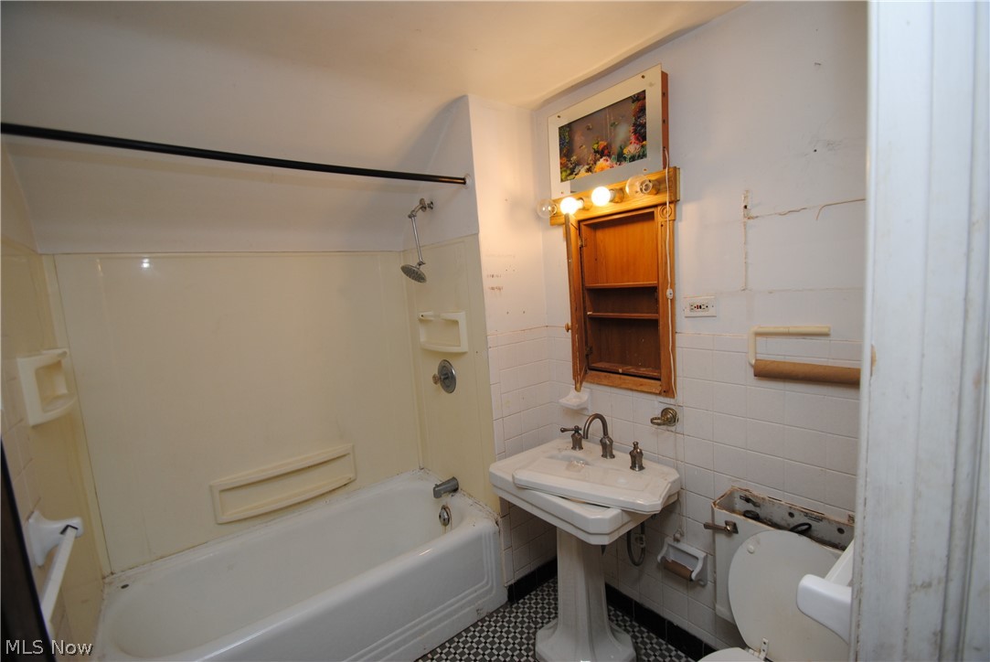 Euclid Villas - Residential