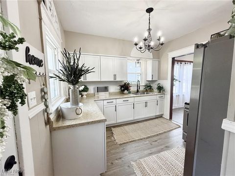 Tiny photo for 281 sexton Street, Struthers, OH 44471 (MLS # 5184526)