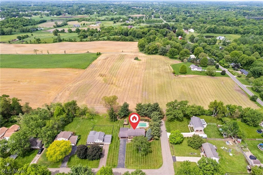 Photo of 11033 Santa Fe Trail NE, Hartville, OH 44632 (MLS # 5213533)