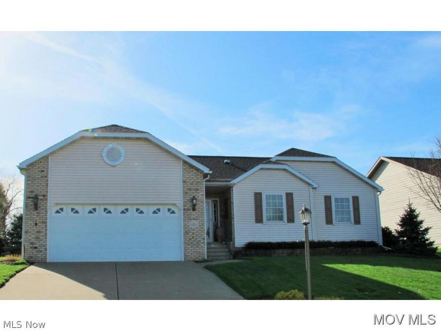 You will be impressed!!! One floor living in Williamstown's Silos Sub- Division. Move-in ready home with open floor plan & fabulous updates. Hardwood and ceramic tile floors throughout.  Kitchen updated with granite countertops and stainless steel appliances. Guest and master baths updated including granite vanity tops and travertine marble tub surround.    New Roof in 2014.  This home is "like new" condition. Sunroom overlooks level fenced backyard. No updates needed here! Very desirable Williamstown location!  Better hurry this home won't last long!  Elem: Williamstown Elementary School  Elem/Bus: N  JrHigh: Williamstown Jr. High  JrHigh/Bus: N  High: Williamstown High School  High/Bus: N  Fire: VOL  Police: CTY  PossFreeGas: N  ;SQFT=Fin Bsmt:0, Fin Above:2000, Fin Total:2000, Unfin Bsmt:0, Unfin Above:0;GAR= 2 Car Att