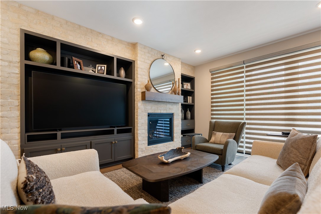 Beeson Place Condo Ph Two - Residential