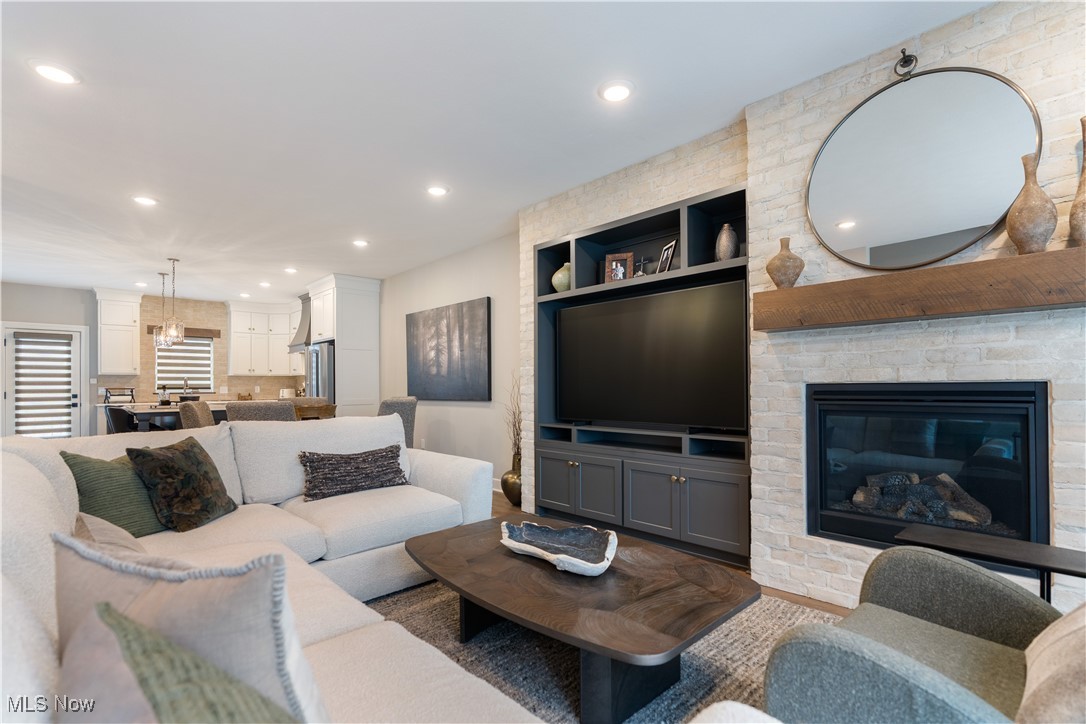 Beeson Place Condo Ph Two - Residential