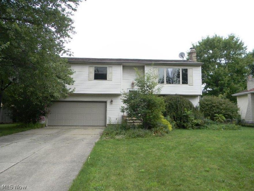 Welcome Home to this Spacious Bi-Level in the Desirable neighborhood of Brunswick. The interior features upon entry, L shape family room with fireplace, utility room, and updated half bath. Walk up the open foyer to the main floor with welcoming living room, updated kitchen, a the spacious bedrooms and updated full bath. Over 1600 SQFT. of living space, attached two car garage, large backyard, and located on a Cul de Sac. Bring your ideas and personal touches to this house and make it your new home! Great Opportunity at an Excellent Value! Case # 412-596029