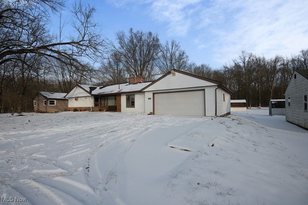 Photo of 2129 Austintown Warren Rd Rd, Mineral Ridge, OH 44440 (MLS # 5177429)