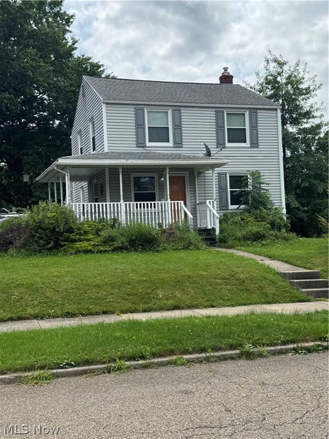 Homes For Sale - 1685 Redwood Avenue<br/> Akron, OH 44301