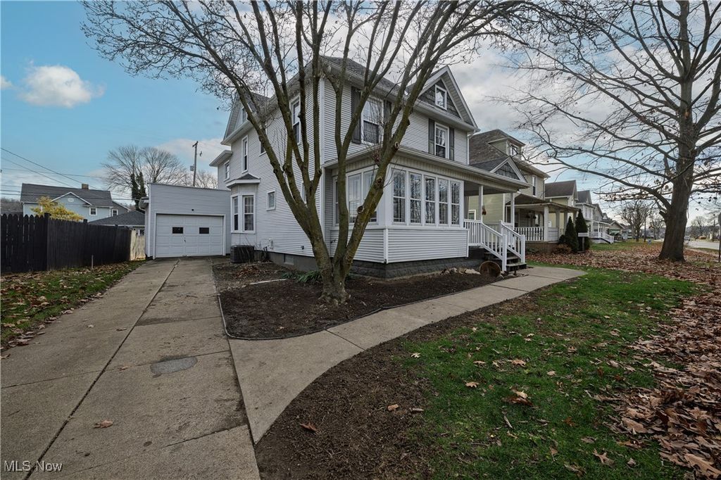 Photo of 627 N Wooster Avenue, Strasburg, OH 44680 (MLS # 5174762)