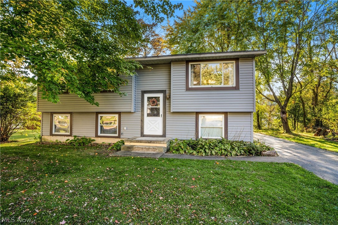 Fantastic move in ready home with 2 additional parcels and pending approval from city/ county addition 1/2 parcel added to primary parcel! Don't miss out on this fantastic opportunity.