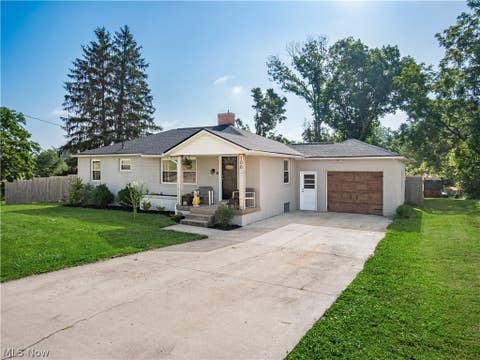 Homes For Sale - 100 Petosky Avenue<br/> Zanesville, OH 43701