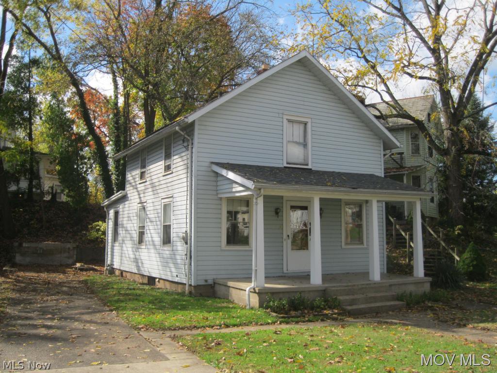 Charming home with many unique built-ins and nooks! Beautiful woodwork, window seat, paned windows and doors, updated kitchen with 6 x 4 pantry, brick patio for entertaining and abundant off-street parking. A great location downtown that is convenient to schools, hospital and offices. Elem: Washington Elementary School Elem/Bus: N JrHigh: Marietta Middle School School JrHigh/Bus: Y High: Marietta High School High/Bus: Y Fire: CIT Police: CTY PossFreeGas: N ;SQFT=Fin L1:744, Fin L2:484, Fin Above:1228, Fin Total:1228, Unfin Bsmt:724, Unfin Above:724;PRKG= Off Street, Parking Pad