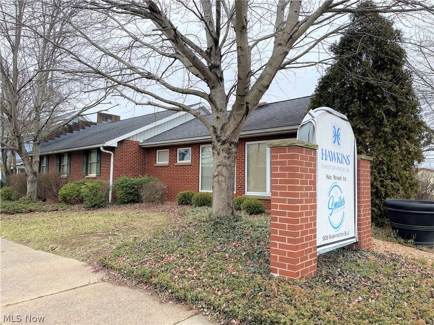 Business opportunity! Beautifully presented as a professional building. Plenty of parking. Move in ready. Many medical facilities near by.