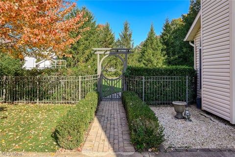 Tiny photo for 425 Middlestone Way, Cuyahoga Falls, OH 44223 (MLS # 5255880)
