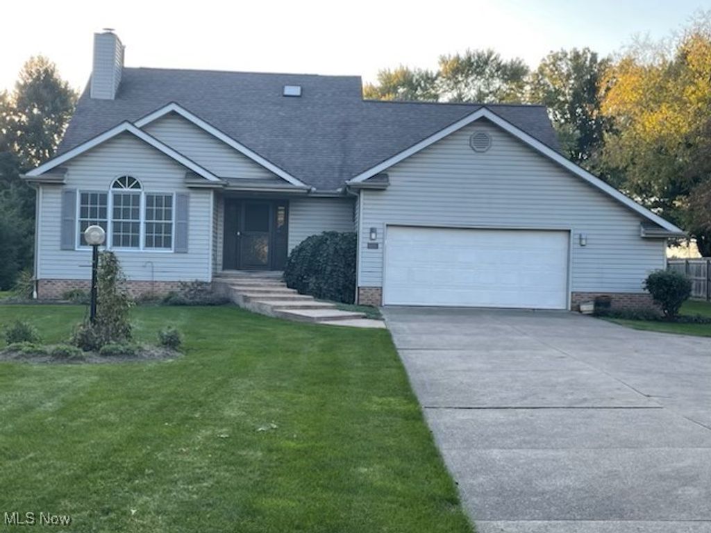 Photo of 6235 Beverly Avenue NE, Canton, OH 44721 (MLS # 5181805)