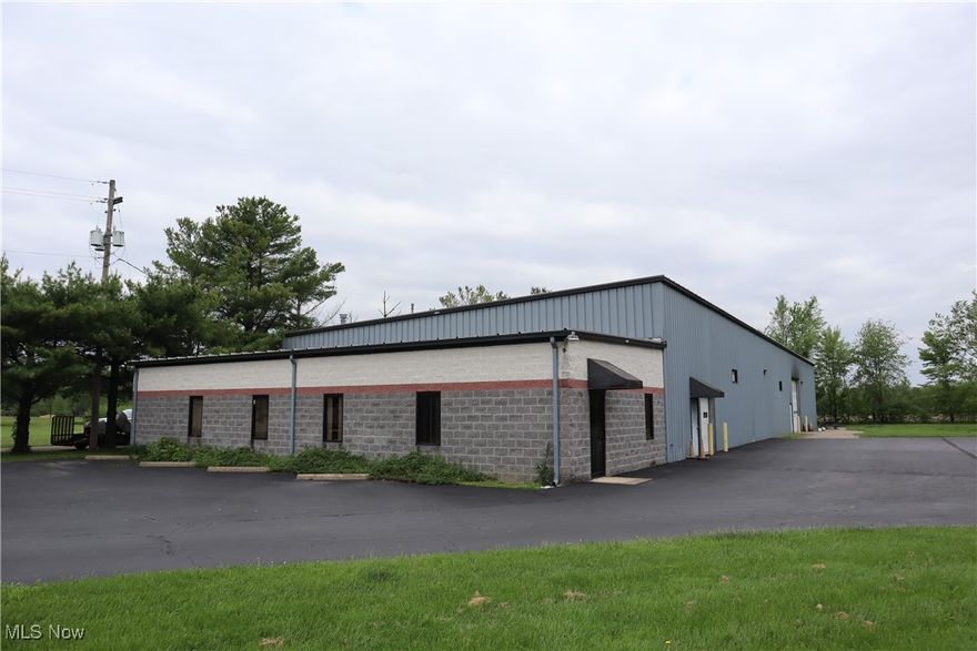 Commercial Real Estate For Sale in Norwalk Township. Located just south of Norwalk on a 1.451 acre lot.  Over 11,000 sq ft of Commercial Buildings including: Professional Office space and showroom, Light Manufacturing Space, Warehouse Space, Tall Ceilings, Overhead Doors. Paved Parking Lot. Many Possible Uses. Current Tenant will be leaving possible by June or sooner.