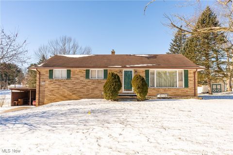 Homes For Sale - 1945 Fairbrook Avenue<br/> East Canton, OH 44730