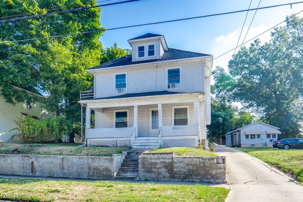 Welcome to this spacious 6-bedroom colonial 1/4 mile from Akron University, each room is keyed individually. Rooms rent for $400 a piece or the entire house for $2100. A Must see for future grads, Laundry available in the basement and off-street parking as well.