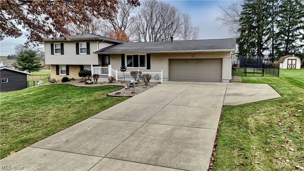 Photo of 5686 Darletta Street SW, Navarre, OH 44662 (MLS # 5212004)