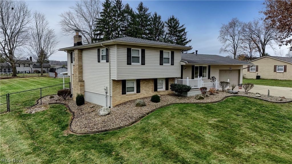 Photo of 5686 Darletta Street SW, Navarre, OH 44662 (MLS # 5212004)