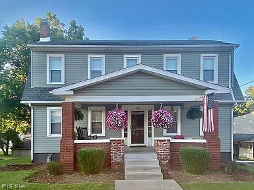 Adorable home. 2 bedrooms. updates throughout home. 2 bathrooms.