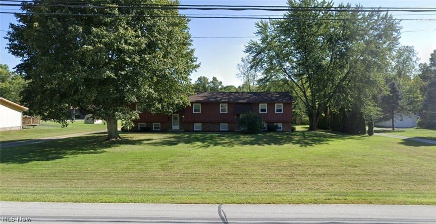 **Beautiful Duplex In Green ~ Updated To The Max! *2 New Furnaces And Central Air Units In 2016! *2 New Sump Pumps 2016! *ALL UNDER 5 YEARS: New Concrete Patios & Custom Pergola, 2 New Hot Water Tanks, 2 New Water Softeners, Garage Epoxy Floors, Painting, Vinyl Plank Flooring & More! *BRAND NEW Upgraded Septic System 2022