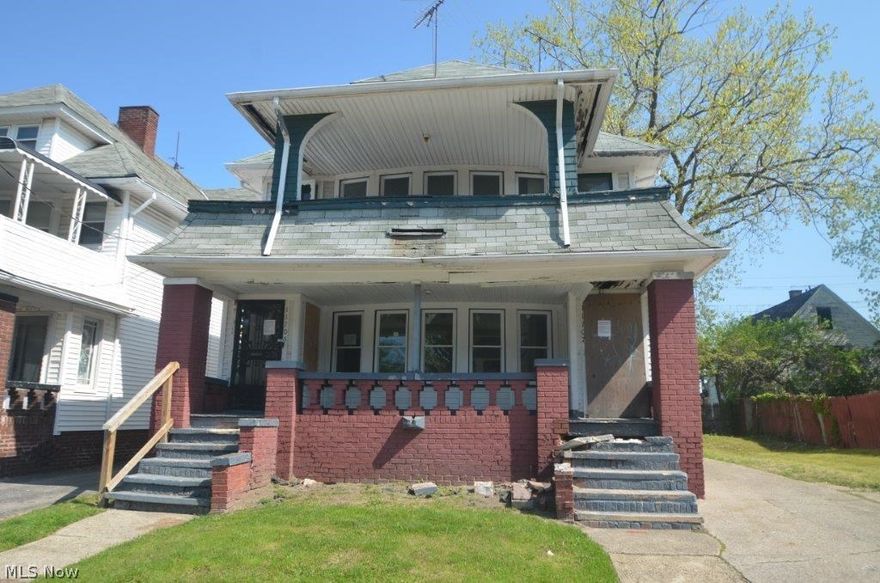 Multi-family home with 6 bedrooms and 2 full baths. There is a full, unfinished basement and 1 car detached garage. There is
an open porch on both units. Both units have spacious living rooms, a dining room with ample amount of space, and kitchen
with good storage space. Located just minutes from parks, city public transportation, restaurants, and shopping. Bank of
America, N.A. employees and employees’ household members and HTS business partners of the Bank, are prohibited from
purchasing this property, whether directly or indirectly.BUYER HAS TO SIGN HOLD HARMLESS and assume violation. violations attached to MLS ask your realtor for a copy