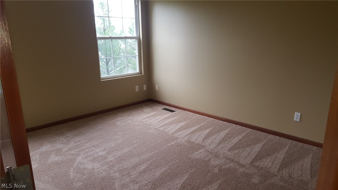 Woods Of Burlington - Residential