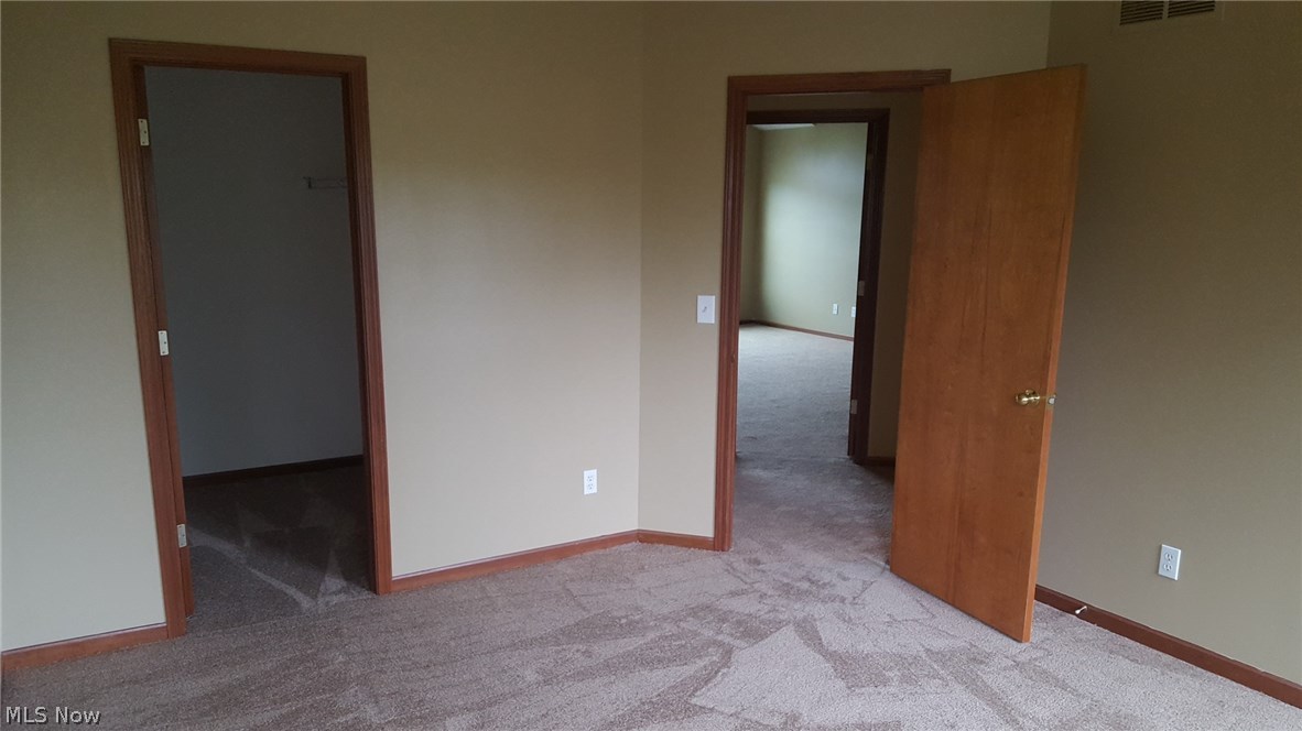 Woods Of Burlington - Residential