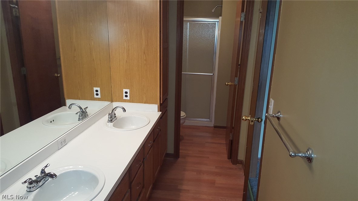 Woods Of Burlington - Residential