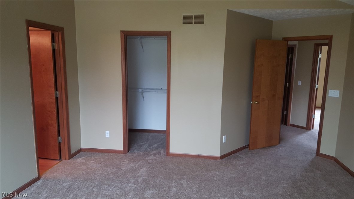 Woods Of Burlington - Residential